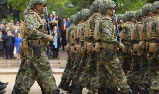 Вдигат с 10% заплатите на българските военни