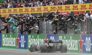 Хамилтън успя! Британецът задмина Шумахер и вече е най-успешният в историята на F1