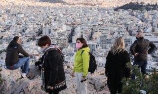 Втора бустерна доза за всички през есента се предвижда в Гърция