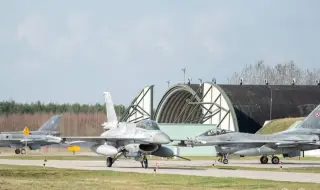 Полша вдигна бойни самолети след въздушна атака на Русия в Западна Украйна 