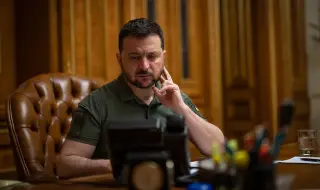 Бързото одобряване на военна помощ за Украйна е жизненоважно, заяви Зеленски в телефонен разговор
