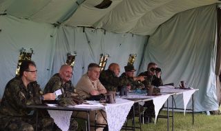 Началникът на отбраната впечатлен от военните ни инженери