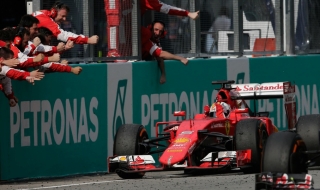 Екълстоун: Фетел не печели заради Ferrari