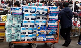 Хитър трик спря презапасяващите се да не изкупят всичката тоалетна хартия в този магазин