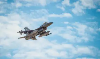 Нидерландия позволи на Украйна да използва изтребители F-16 за удари в Русия