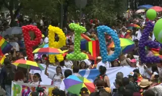 800 000 излязоха на прайда в столицата на Мексико ВИДЕО