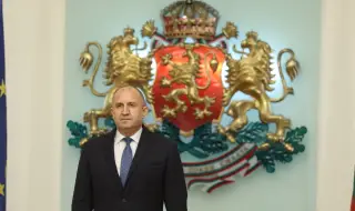 Рулетката в парламента се завъртя: Румен Радев връчи първия мандат на ГЕРБ. Росен Желязков представи кабинет ВИДЕО