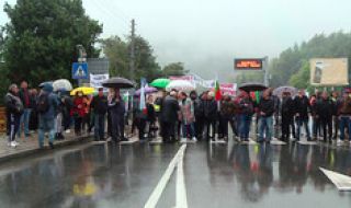Спрян ремонт предизвика протест в Пазарджишко