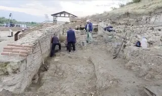 Археолозите на Хераклея Синтика откриха кладенец в античния град (ВИДЕО)