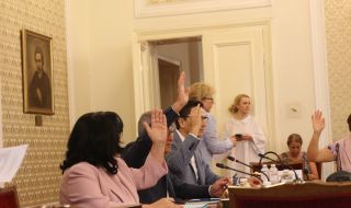 Бюджетната комисия развърза торбата с парите: Увеличават парите за МВР, за Спешната помощ, за МО и БНР