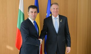 Кирил Петков разговаря с президента на Румъния