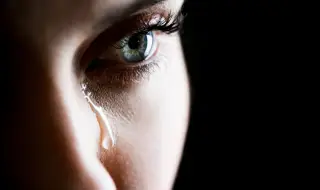 Проучване: Женските сълзи съдържат химикали, които блокират мъжката агресия