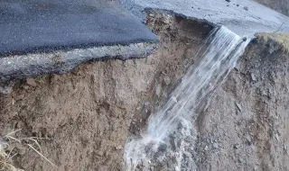 Свлачище блокира пътя Асеновград - Смолян