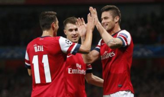 Арсенал мина през Хъл и остава в Топ 4