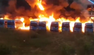 Девет микробуса изгоряха в София