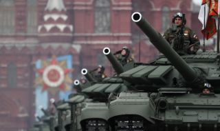 Най-нова военна техника на парада на победата от Червения площад (ВИДЕО)