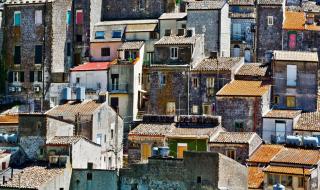 Италия: Продават 100 къщи за по 1 EUR