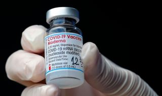 Пристигнаха 21 600 дози от ваксината на Moderna