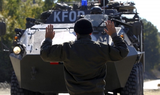 КФОР премахва бариери в Северно Косово