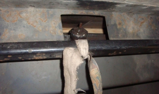 Тайник на гориво и цигари откриха митничари