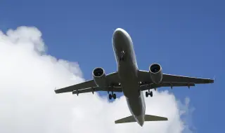 Самолет на Lufthansa, излетял от София, кацна принудително в Белград