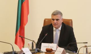 Премиерът Янев ще отговаря на въпроси на живо във Facebook