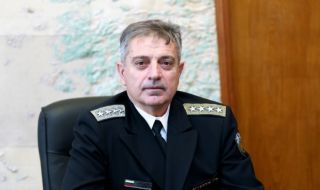 Адмирал Ефтимов предупреди за проблеми пред армията
