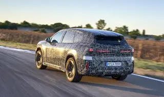 BMW учи колите си да включват мигачите автоматично
