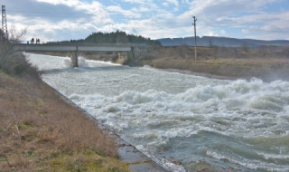 Гуджеров: Няма опасност от наводнения поради преливане на язовири