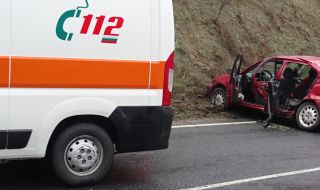 Шестима ранени при тежка катастрофа в Добричко