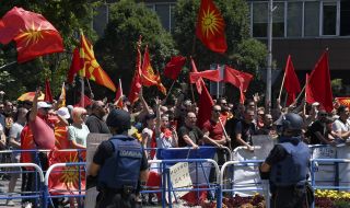 ВМРО-ДПМНЕ: Българските евродепутати искат заличаване на македонския език