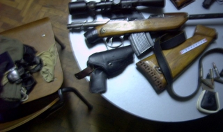 Незаконен боен арсенал в Ихтиман