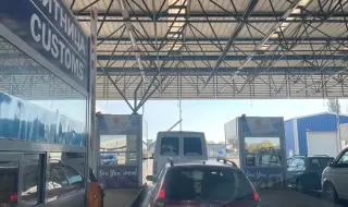 Огромни опашки на „Капитан Андреево” при влизане в България