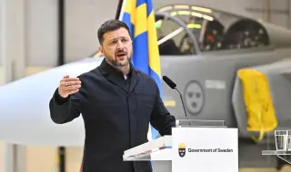 Украйна ще купи 20 изтребителя „Грипен“, Швеция дарява още 16 бойни самолета
