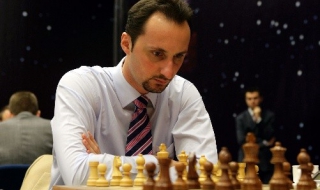 Веско Топалов започна с успех в Гърция