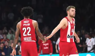 Олимпиакос и Александър Везенков продължават победния си марш в гръцкото първенство