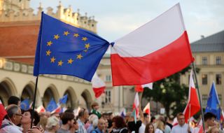ЕС започна правни действия срещу Полша заради „руския закон“