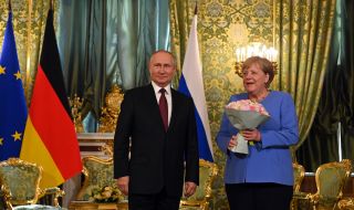 Путин посрещна традиционно Меркел