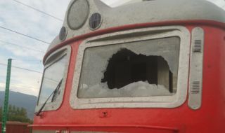 В България случаите на хвърлени камъни по влакове са стотици