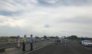 Автомобил горя в изпреварващата лента на АМ "Тракия"