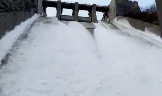 Язовир „Александър Стамболийски“ прелива