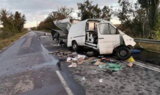 Шофьор загина при челен удар с камион на пътя Шумен-Русе