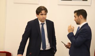 Божанов: Не са предлагани постове и пари на отцепниците от "Има такъв народ"