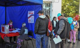 Фарс: 93% от гласувалите в Украйна поискали присъединяване към РФ