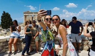Гърция: 8 от 10 нови работни места са създадени в туризма