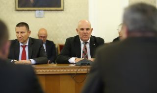 Сарафов, Пеевски, Борисов и другите проблеми пред ПП-ДБ