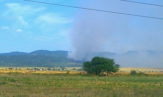 Голям пожар между селата Челопечене, Войняговци и Локорско /Обновена в 07.05 часа/