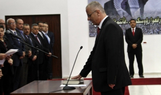 Махмуд Абас прие оставката на палестинския премиер