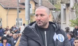 "Помните ли Албена? Сега отглежда детето си без крак": Бащата на Сияна похвали държавата за отмененото рали “Пампорово" 