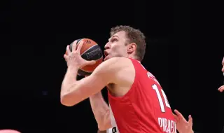 Александър Везенков блести, Олимпиакос на крачка от върха в Евролигата